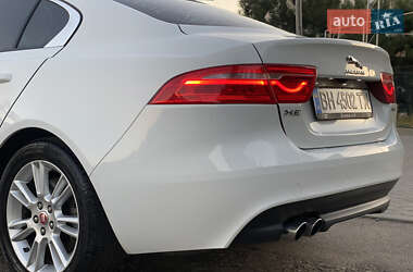 Седан Jaguar XE 2016 в 
