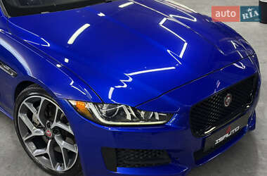 Седан Jaguar XE 2016 в 