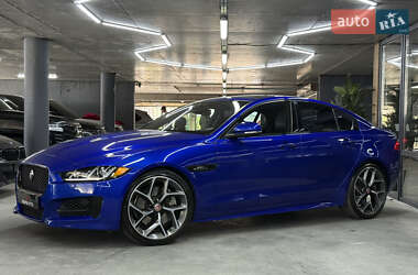 Седан Jaguar XE 2016 в 