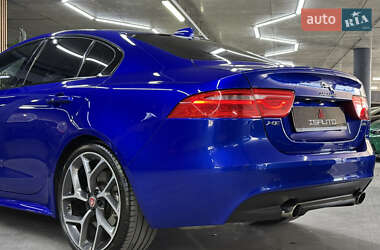 Седан Jaguar XE 2016 в 
