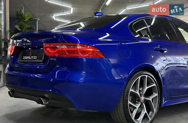Седан Jaguar XE 2016 в 