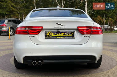 Седан Jaguar XE 2016 в 