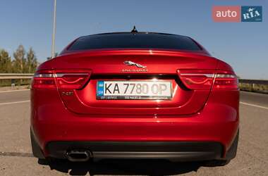 Седан Jaguar XE 2015 в 