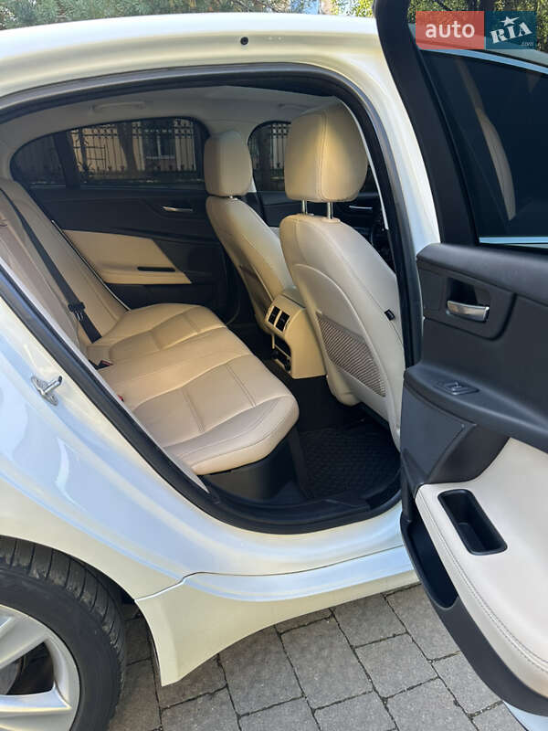 Седан Jaguar XE 2016 в Львові фото 30 Седан Jaguar XE 2016 в Львові