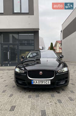 Седан Jaguar XE 2016 в 