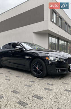 Седан Jaguar XE 2016 в 