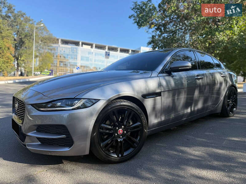 Седан Jaguar XE 2019 в Одесі