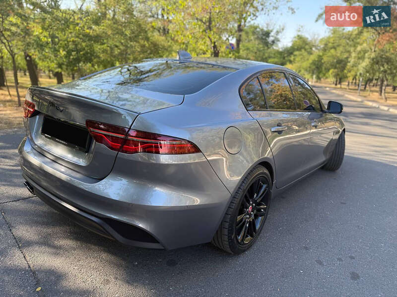 Седан Jaguar XE 2019 в Одесі