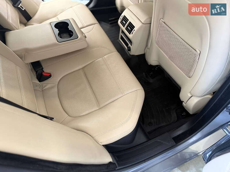 Седан Jaguar XE 2019 в Одесі