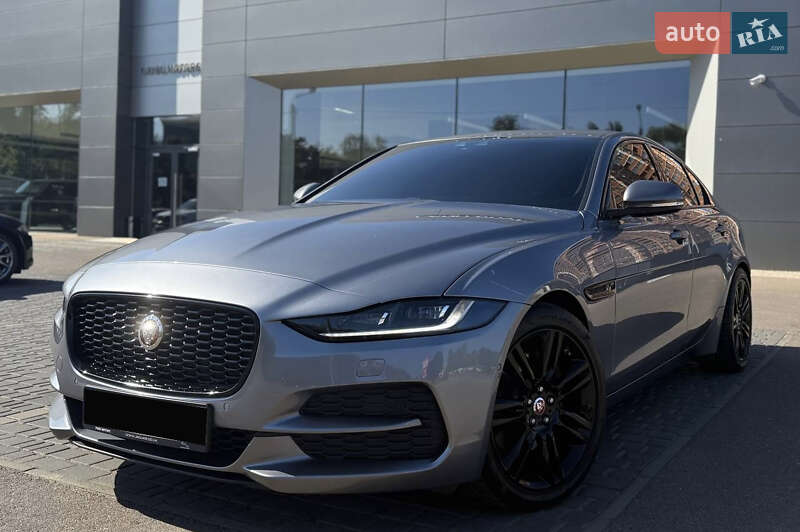 Седан Jaguar XE 2019 в Одесі