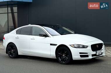 Седан Jaguar XE 2017 в 