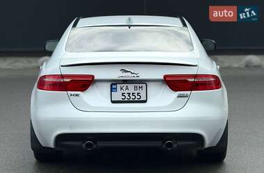 Седан Jaguar XE 2017 в 