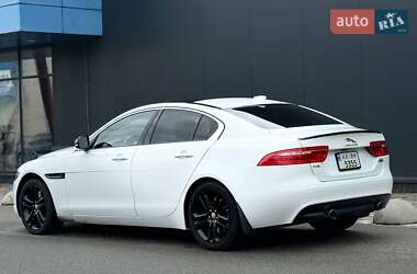 Седан Jaguar XE 2017 в 