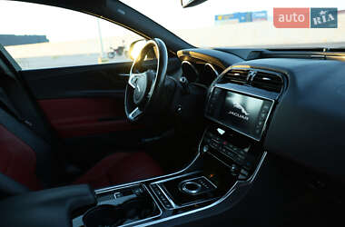 Седан Jaguar XE 2015 в 