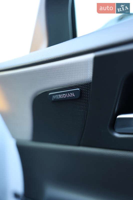 Седан Jaguar XE 2015 в Львове