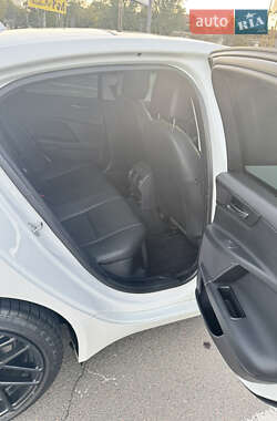 Седан Jaguar XE 2016 в Одесі