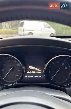 Седан Jaguar XE 2015 в 