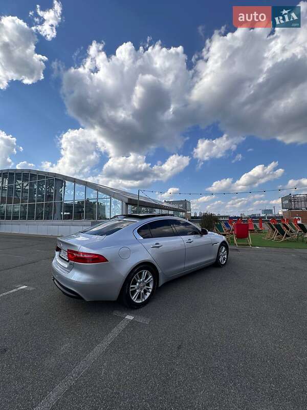 Седан Jaguar XE 2016 в Києві