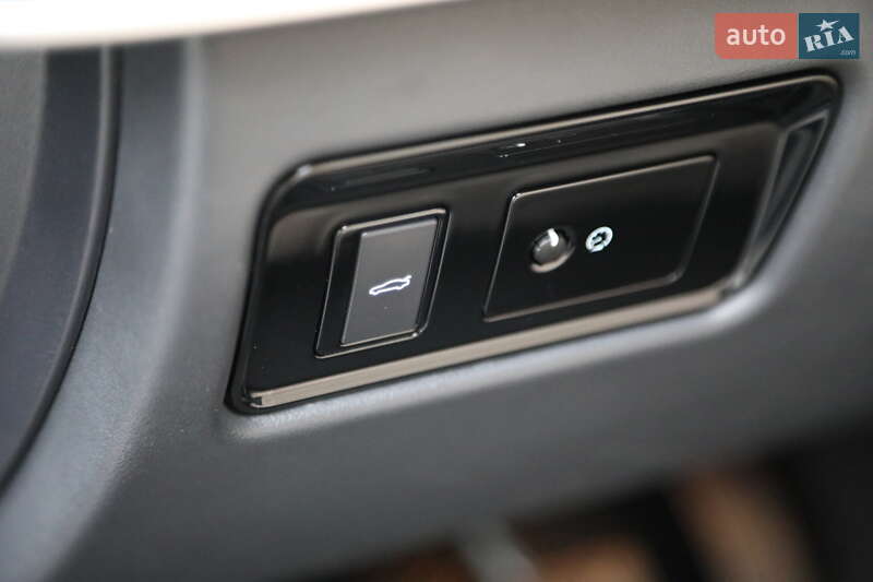 Седан Jaguar XE 2016 в Харкові