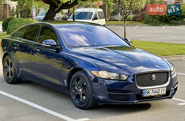 Седан Jaguar XE 2016 в 