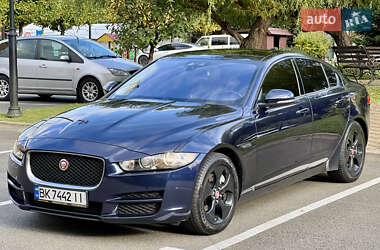 Седан Jaguar XE 2016 в 