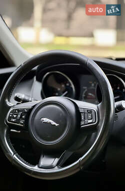 Седан Jaguar XE 2016 в 