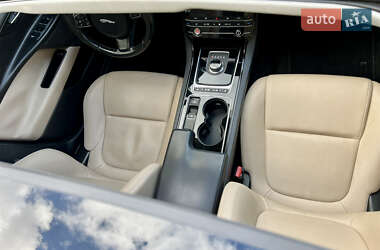 Седан Jaguar XE 2016 в 