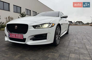 Седан Jaguar XE 2019 в  фото 4 Седан Jaguar XE 2019 в