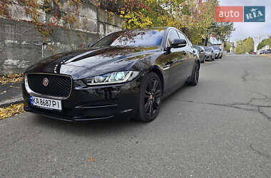 Седан Jaguar XE 2019 в 