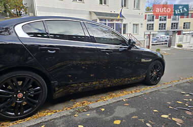 Седан Jaguar XE 2019 в 