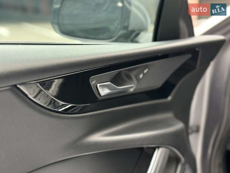 Седан Jaguar XE 2020 в Києві