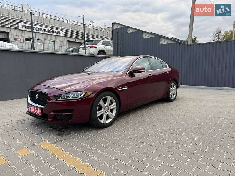 Седан Jaguar XE 2017 в Житомирі
