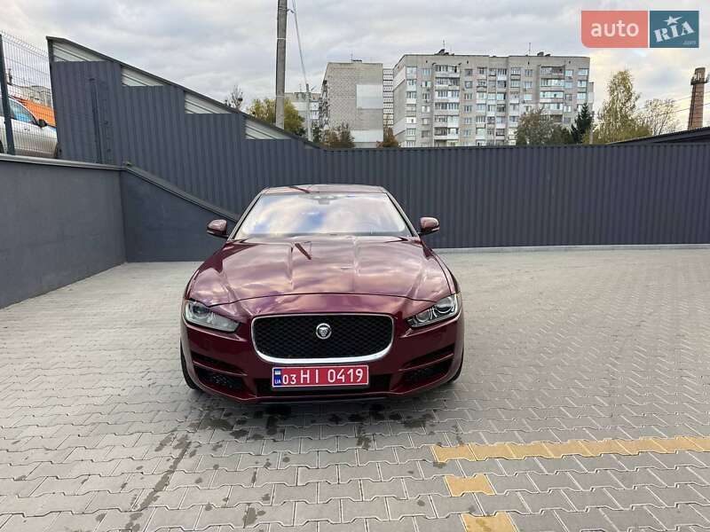 Седан Jaguar XE 2017 в Житомирі