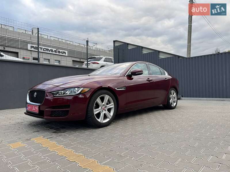 Седан Jaguar XE 2017 в Житомирі