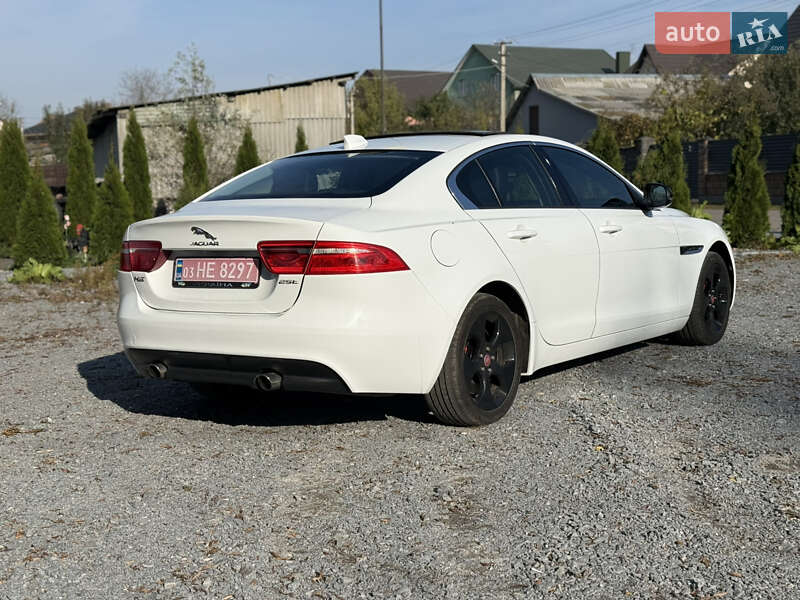 Седан Jaguar XE 2017 в Рівному
