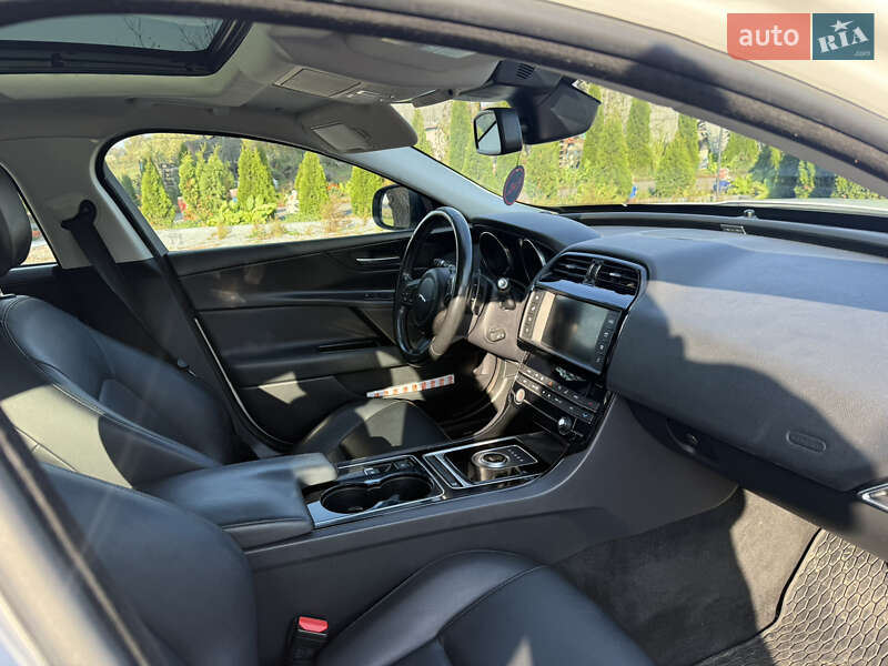 Седан Jaguar XE 2017 в Рівному