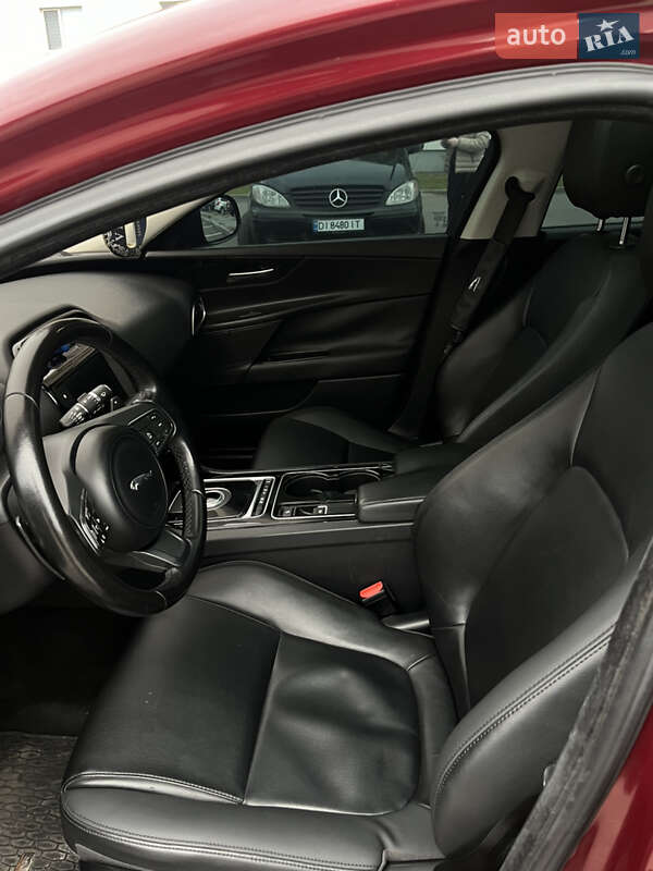 Седан Jaguar XE 2016 в Виннице