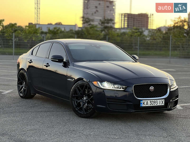Седан Jaguar XE 2016 в Киеве