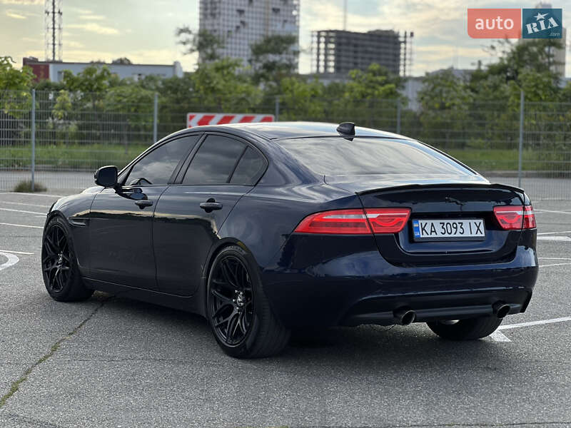 Седан Jaguar XE 2016 в Киеве