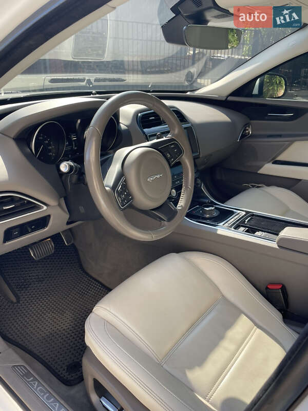 Седан Jaguar XE 2018 в Києві фото 13 Седан Jaguar XE 2018 в Києві