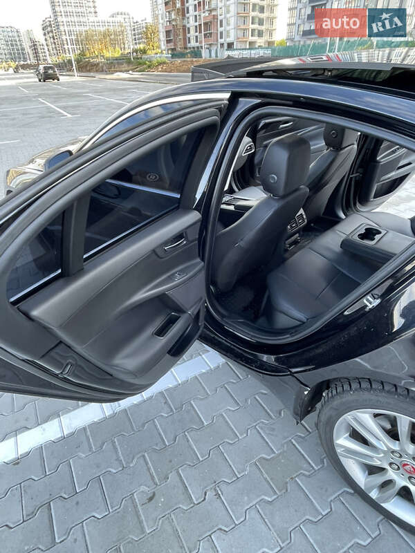 Седан Jaguar XE 2019 в Киеве фото 18 Седан Jaguar XE 2019 в Киеве