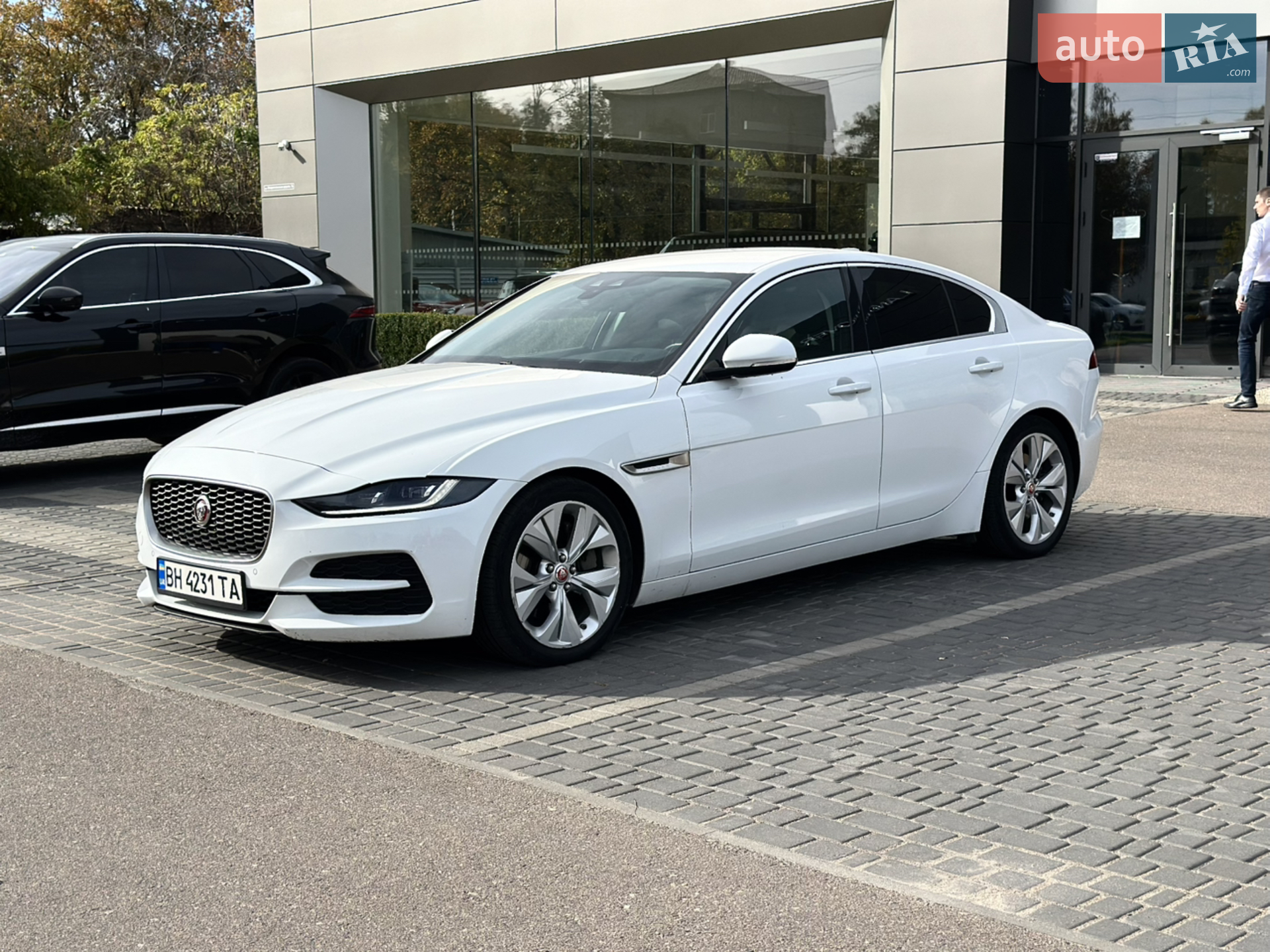 2020 Jaguar XE - фото 1
