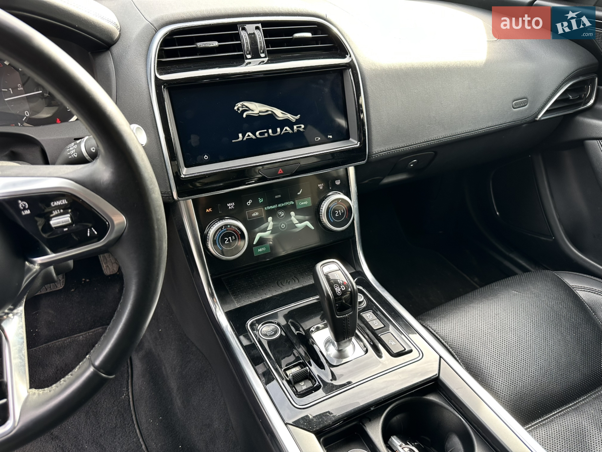 2020 Jaguar XE - мініатюра 11
