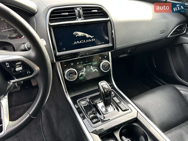 Седан Jaguar XE 2020 в Одессе фото 11 Седан Jaguar XE 2020 в Одессе