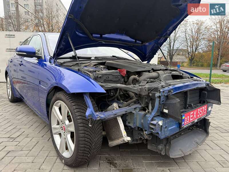 Седан Jaguar XE 2018 в Луцке