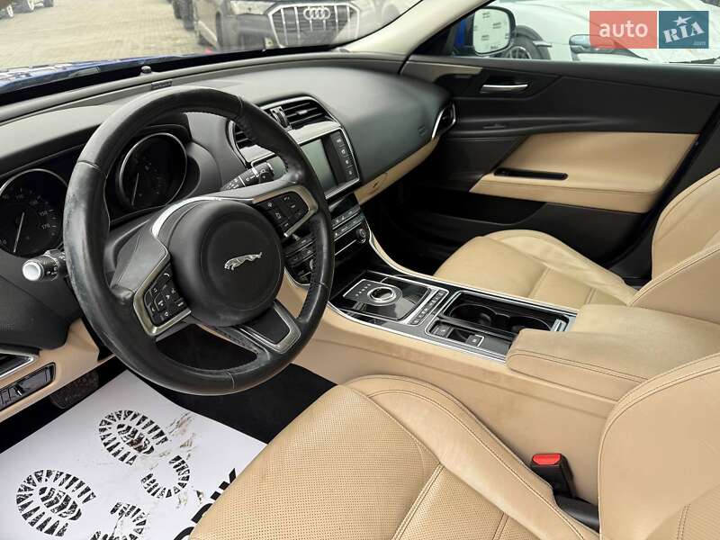 Седан Jaguar XE 2018 в Луцке