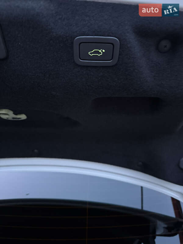 Седан Jaguar XE 2020 в Днепре фото 26 Седан Jaguar XE 2020 в Днепре