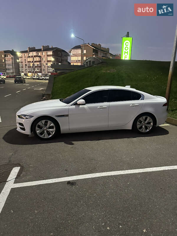 Седан Jaguar XE 2020 в Киеве