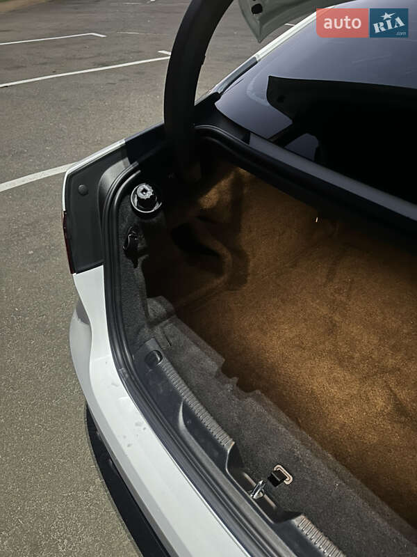 Седан Jaguar XE 2020 в Киеве