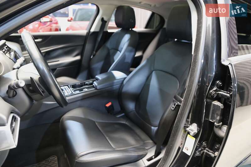 Седан Jaguar XE 2016 в Києві фото 9 Седан Jaguar XE 2016 в Києві